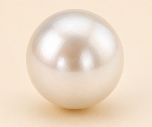 Pearl Gemstone- The Gangeshwar Astro Vision